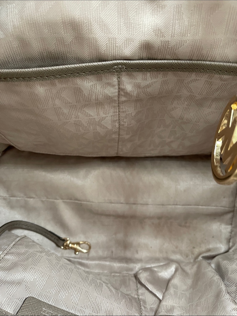 Michael Kors Gray Saffiano Tote with Front Pocket and MK Charm Beautiful Bag - Picture 10 of 11